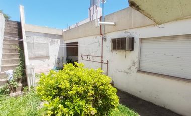 Casa en San Jose De La Esquina - Amplia - 3 dormitorios - Cochera - Patio -