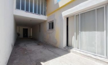 Casa en San Jose De La Esquina - Amplia - 3 dormitorios - Cochera - Patio -