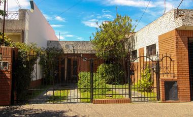 Casa en Venta Ituzaingó norte con  local comercial