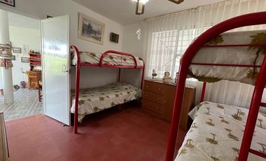 Casa en venta de un piso con doble terreno y gran vista al Lago