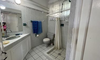 Casa en venta de un piso con doble terreno y gran vista al Lago