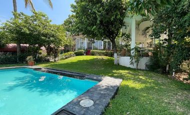 Casa en venta de un piso con doble terreno y gran vista al Lago