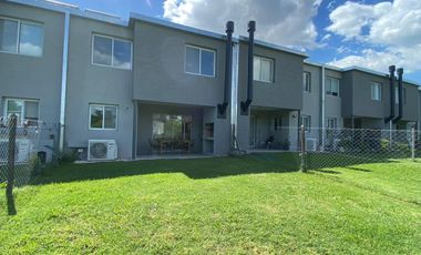 DECS Tortugas | Venta | Cómoda y funcional casa de 3 dormitorios en un condominio muy completo