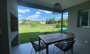 DECS Tortugas | Venta | Cómoda y funcional casa de 3 dormitorios en un condominio muy completo