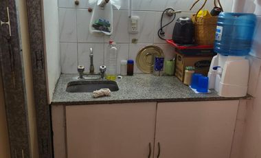 Casa con dos locales y dos departamentos