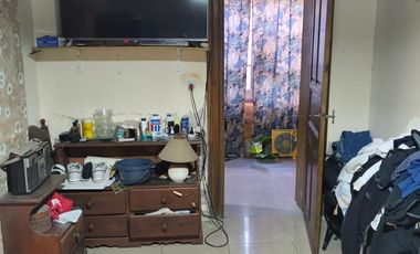 Casa con dos locales y dos departamentos