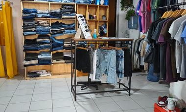 Casa con dos locales y dos departamentos