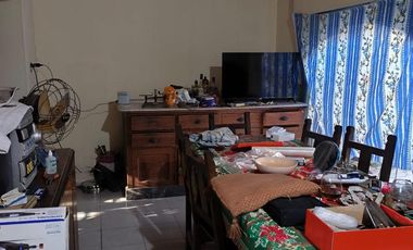 Casa con dos locales y dos departamentos