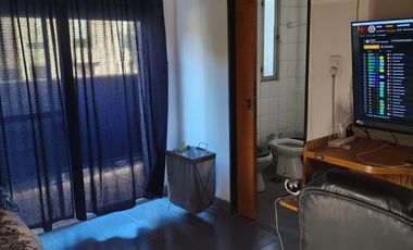 Casa con dos locales y dos departamentos