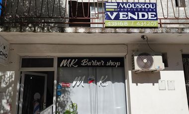 Casa con dos locales y dos departamentos