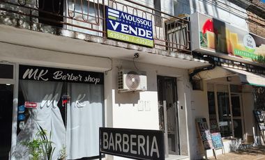 Casa con dos locales y dos departamentos