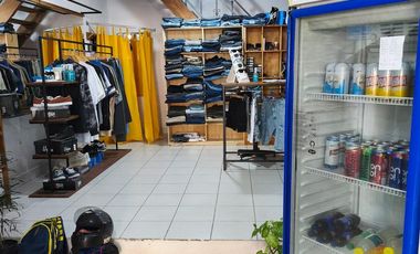 Casa con dos locales y dos departamentos