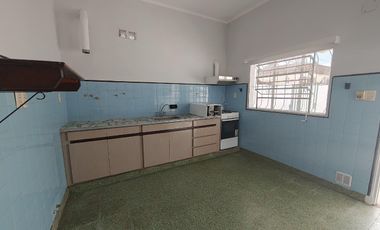 PH 2 AMBIENTES ALQUILER EN GONZALEZ BALCARCE 3366 (REMEDIOS DE ESCALADA)