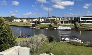 Albanueva, magnifica casa moderna de diseño, 4 dormitorios, pileta, amarra, venta