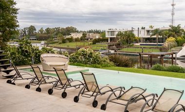 Albanueva, magnifica casa moderna de diseño, 4 dormitorios, pileta, amarra, venta