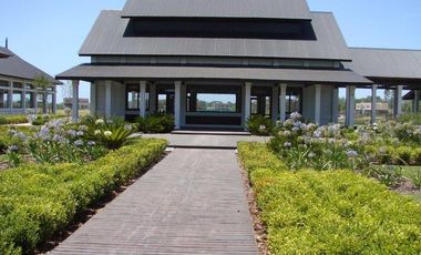 Albanueva, magnifica casa moderna de diseño, 4 dormitorios, pileta, amarra, venta