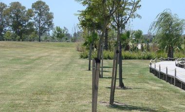 Albanueva, magnifica casa moderna de diseño, 4 dormitorios, pileta, amarra, venta