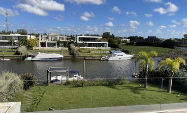 Albanueva, magnifica casa moderna de diseño, 4 dormitorios, pileta, amarra, venta