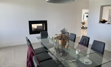 Albanueva, magnifica casa moderna de diseño, 4 dormitorios, pileta, amarra, venta