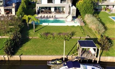 Albanueva, magnifica casa moderna de diseño, 4 dormitorios, pileta, amarra, venta