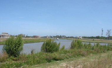 Albanueva, magnifica casa moderna de diseño, 4 dormitorios, pileta, amarra, venta