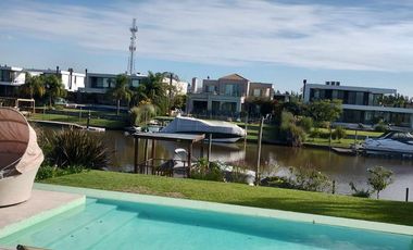 Albanueva, magnifica casa moderna de diseño, 4 dormitorios, pileta, amarra, venta