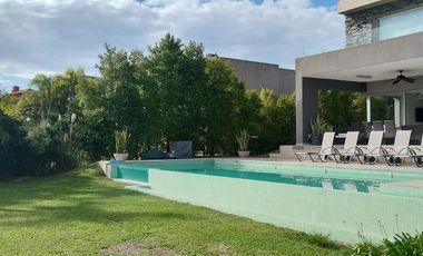 Albanueva, magnifica casa moderna de diseño, 4 dormitorios, pileta, amarra, venta