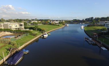 Albanueva, magnifica casa moderna de diseño, 4 dormitorios, pileta, amarra, venta