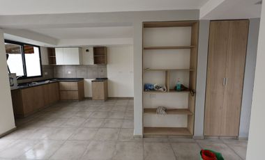 CASA 3 DORMITORIOS BAÑO SUITE DOCTA FRENTE PLAZA