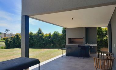 Casa a la laguna en  venta en San Matias.