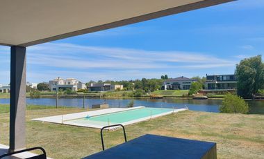 Casa a la laguna en  venta en San Matias.