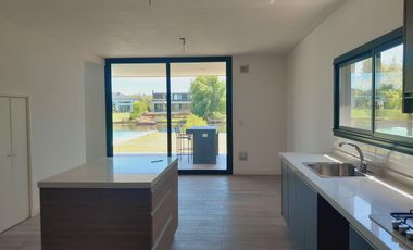 Casa a la laguna en  venta en San Matias.