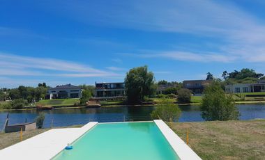 Casa a la laguna en  venta en San Matias.