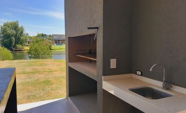 Casa a la laguna en  venta en San Matias.