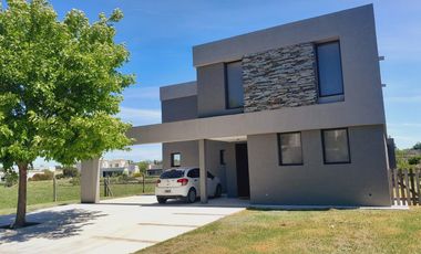 Casa a la laguna en  venta en San Matias.