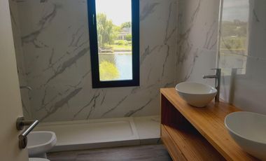 Casa a la laguna en  venta en San Matias.