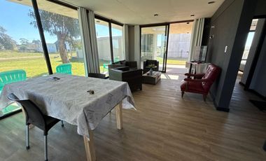 Casa a estrenar en Mar Chiquita