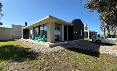 Casa a estrenar en Mar Chiquita