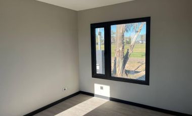 Casa a estrenar en Mar Chiquita