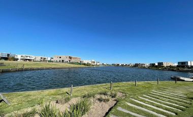 Las Piedras | Venta | Muy interesante PB en esquina de 3 dormitorios con jardín y parrilla