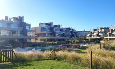 Las Piedras | Venta | Muy interesante PB en esquina de 3 dormitorios con jardín y parrilla