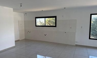 Departamento de 4 ambientes Mar de Cobo - en la plaza principal