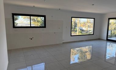 Departamento de 4 ambientes Mar de Cobo - en la plaza principal