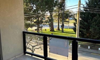 Departamento de 4 ambientes Mar de Cobo - en la plaza principal