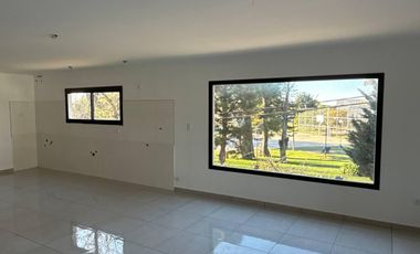 Departamento de 4 ambientes Mar de Cobo - en la plaza principal