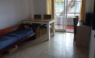 DEPARTAMENTO 2 AMB COCINA SEPARADA BALCON CORRIDO CERCA DE LINEA DE COLECTIVOS Y TREN MITRE ZONA COMERCIAL