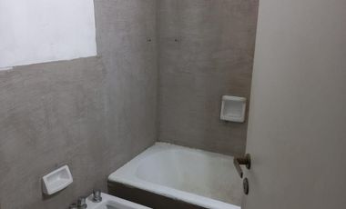 DEPARTAMENTO 2 AMB COCINA SEPARADA BALCON CORRIDO CERCA DE LINEA DE COLECTIVOS Y TREN MITRE ZONA COMERCIAL