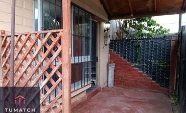 Casa en venta c/ estacionamiento en Centro de Paine