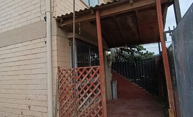 Casa en venta c/ estacionamiento en Centro de Paine