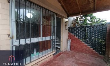 Casa en venta c/ estacionamiento en Centro de Paine